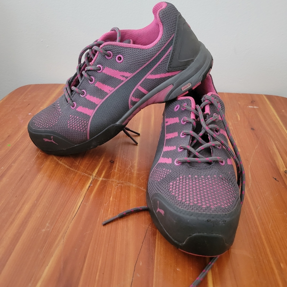 Women's steal toed puma shoes